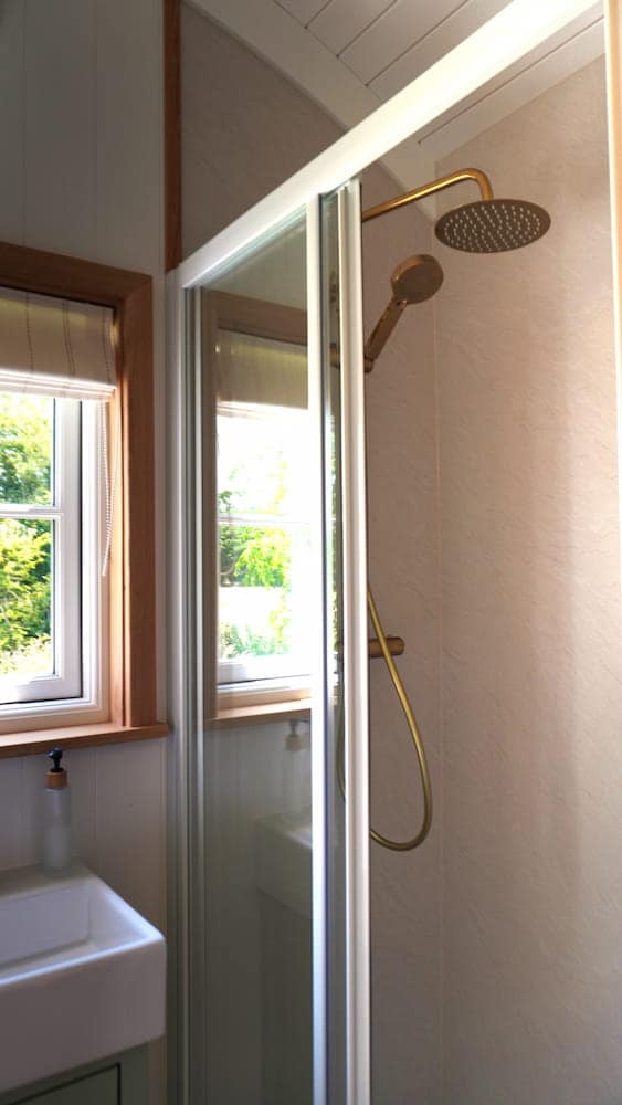 Shower cubicle